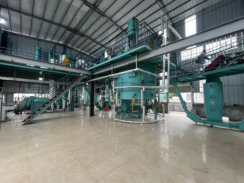 Solvent extraction system for oil maximizes oil yield